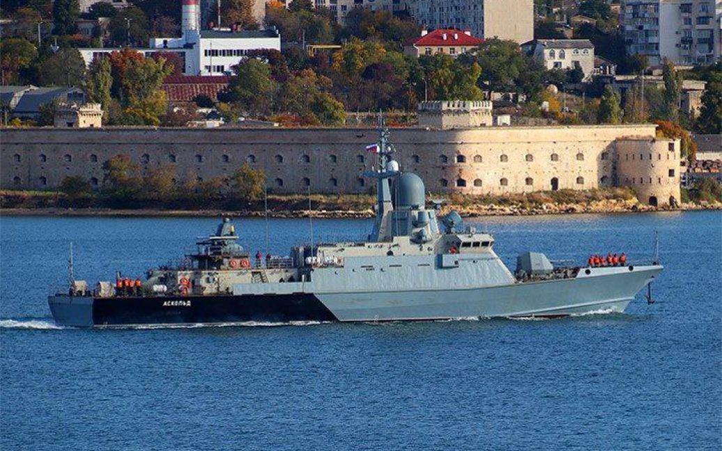 Розвідка підтвердила влучання в Керчі: у Мережі пишуть про ураження ракетного корабля
