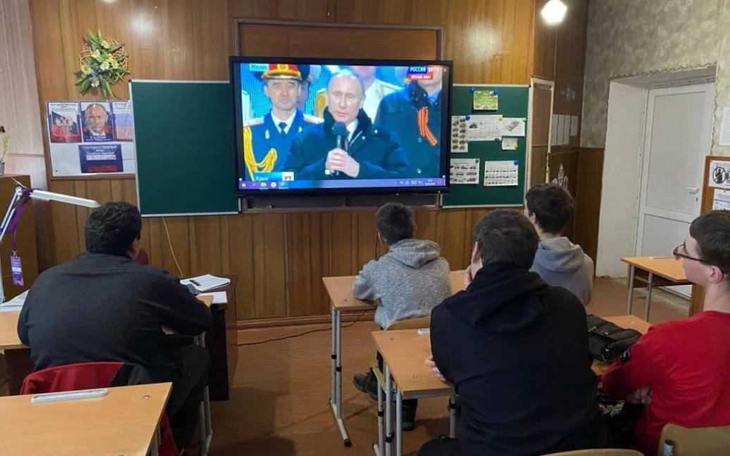 Заручники ситуації: студентів у Маріуполі “зомбують” під наглядом російських кураторів