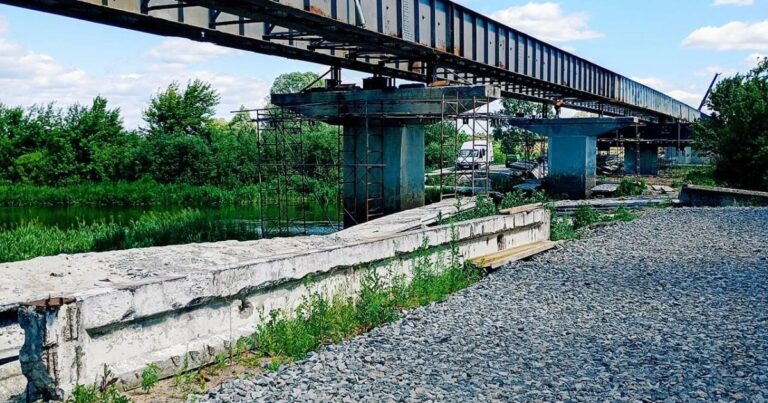 У Київській області ремонтують міст через річку Тетерів (ФОТО)